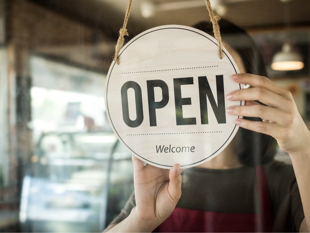 Iconic Burger Joint Returns | New Taco Chain In State | Top Chefs Honored: FL Business