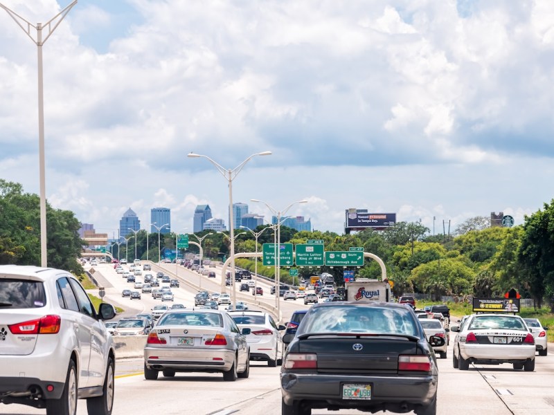 Florida drivers can’t hold their phones on the road, new bill says