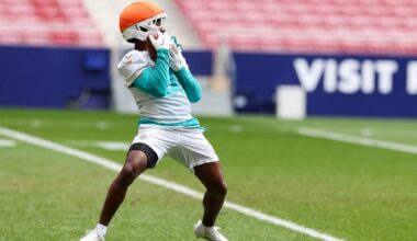 Miami Dolphins sign six to futures contracts