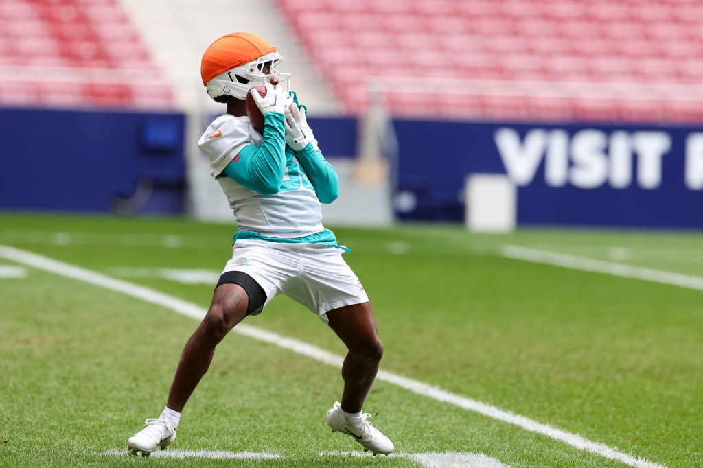 Miami Dolphins sign six to futures contracts