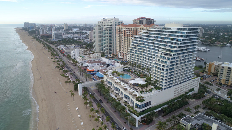 the ritz-carlton hotel in fort lauderdale on an overcast day
