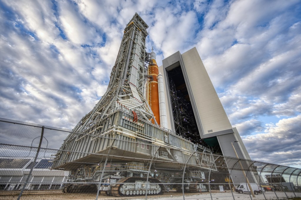 NASA’s Artemis II rocket rolls to the launch pad at Kennedy Space Center – Orlando Sentinel