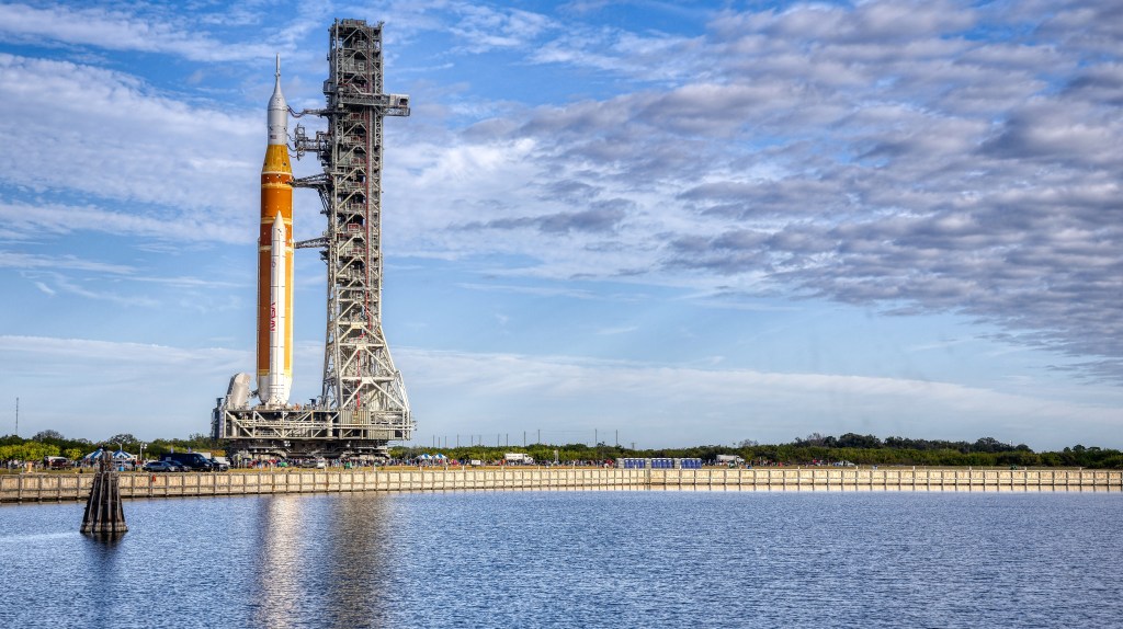 Artemis II rocket rolls to the launch pad – Orlando Sentinel