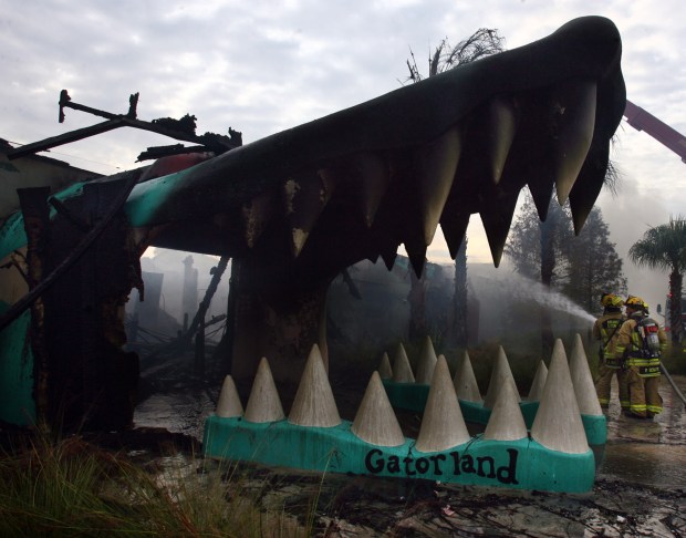 Orange County Fire/Rescue responds to a 2-alarm fire Nov. 6, 2006 at the tourist attraction, Gatorland. (Orlando Sentinel fire)