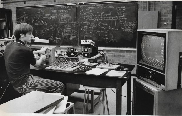 FTU student Eric Lamkin operates his game of life machine. It was programmed to simulate life processes in April 1973. (Sentinel file)