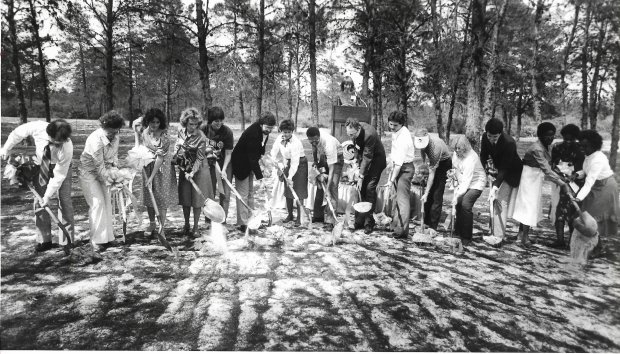 Students and others break ground for what would become UCF's Greek Park in this March 6, 1983 photo. (Sentinel file)