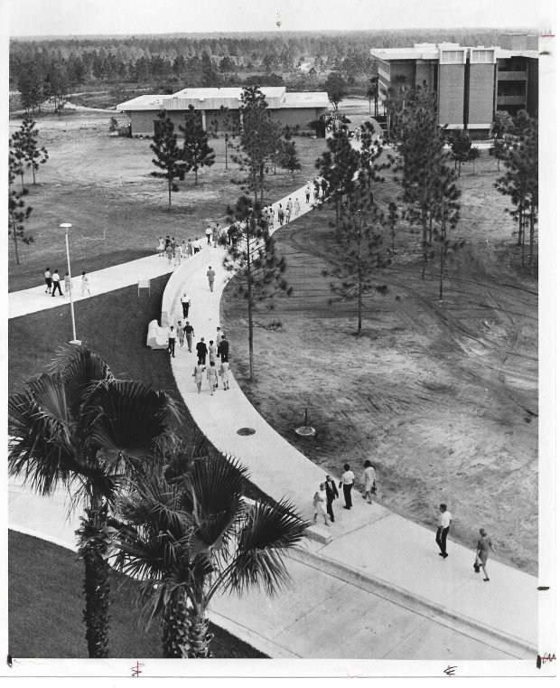 People stroll across the FTU campus during an Open House for the public to see new buildings and classrooms on Oct. 6, 1968. This shot was taken from the fourth floor of the FTU library. (Sentinel file)