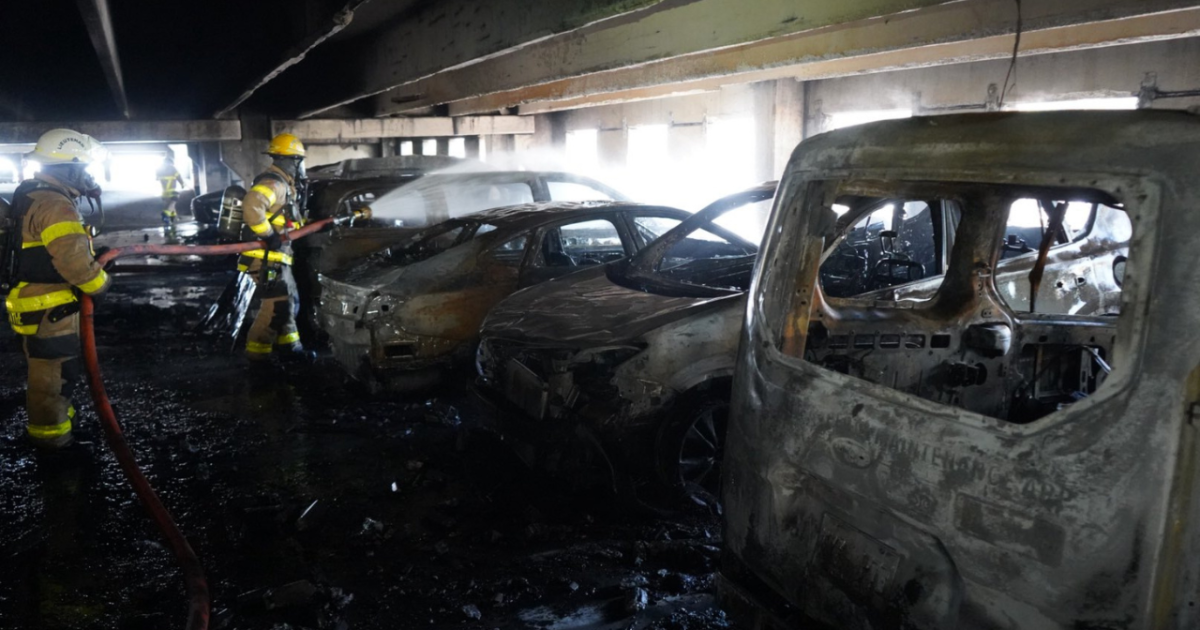 10 cars damaged after fire at Grand Hyatt Hotel parking deck: TFR