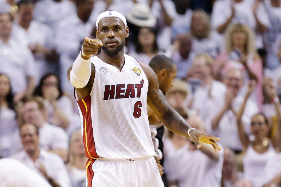 Former Miami Heat security officer sentenced for stealing $1.9M in memorabilia