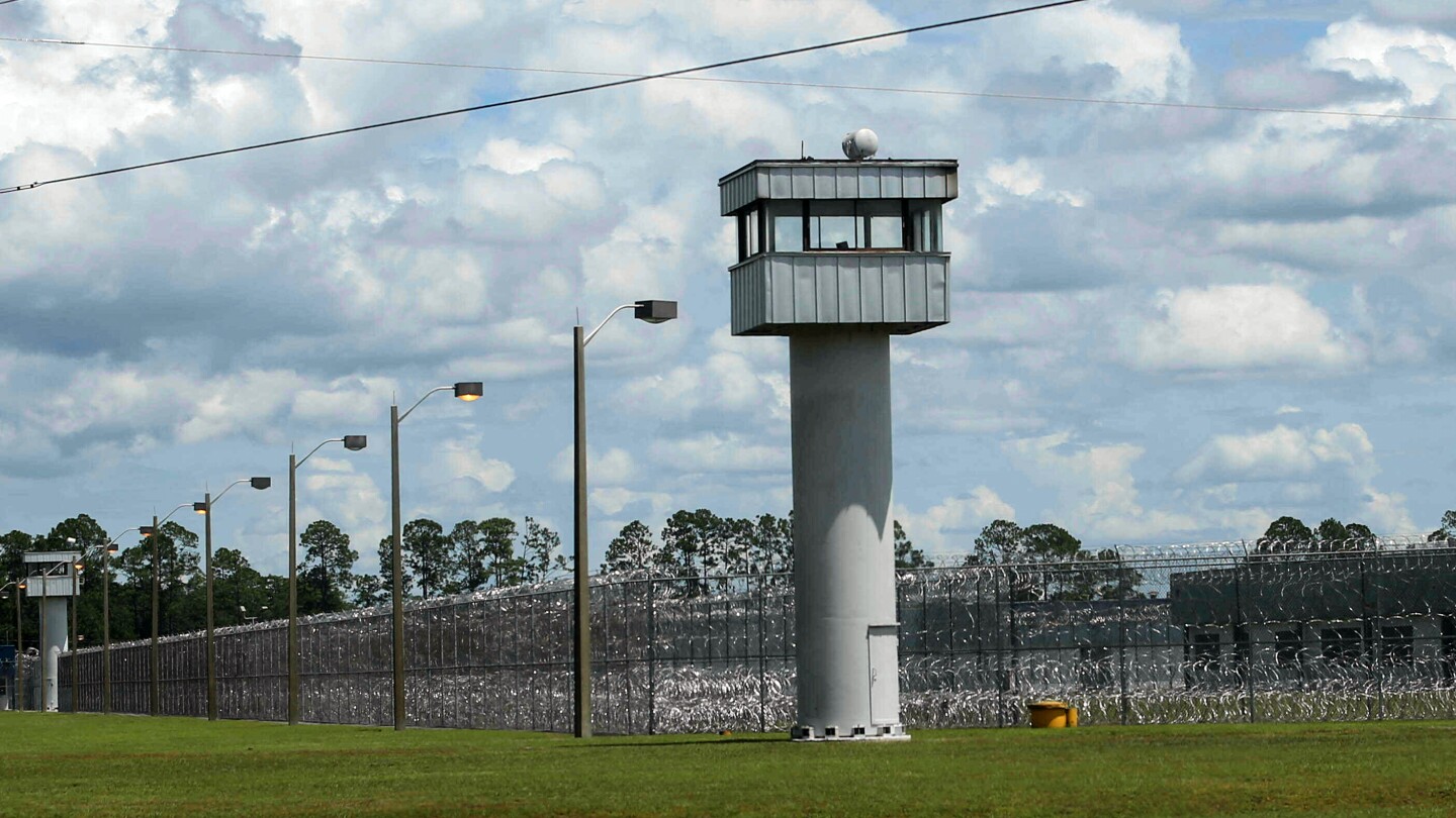 Federal officials to decide on Florida's 3rd Panhandle detention center