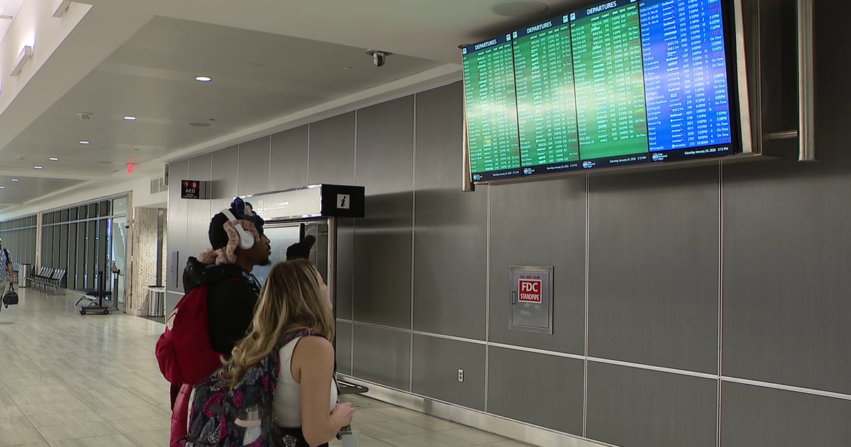 Tampa travelers leave early to avoid delays as winter weather moves in