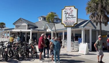 Palm Pavilion Beachside Grill & Bar on Clearwater Beach was filled with patrons on Sunday as the restaurant is set to change hands in ownership. (Spectrum News)