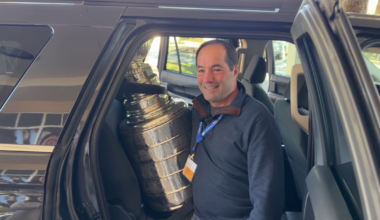 Tampa volunteers who transport cancer patients get once-in-a-lifetime Stanley Cup surprise
