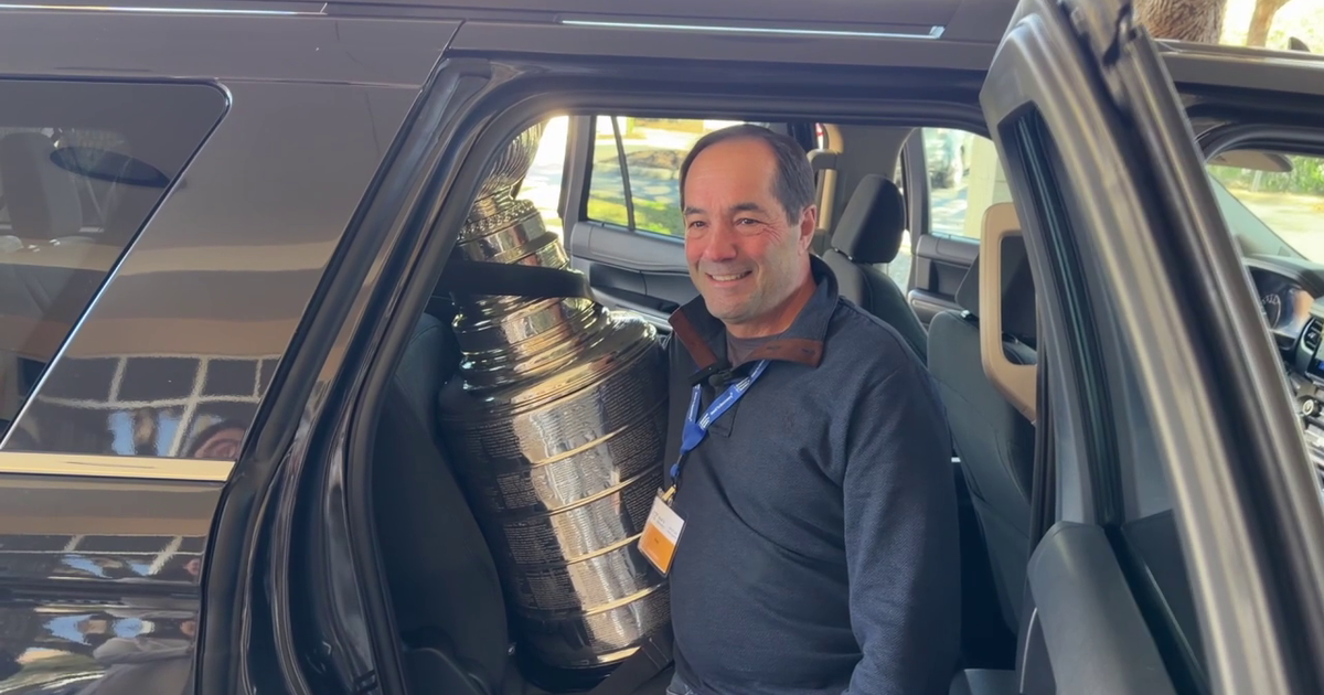 Tampa volunteers who transport cancer patients get once-in-a-lifetime Stanley Cup surprise