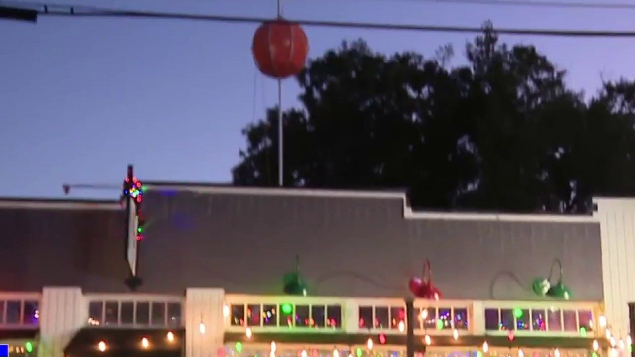 Cold temperatures greet New Year’s Eve revelers at Orlando’s Thornton Park