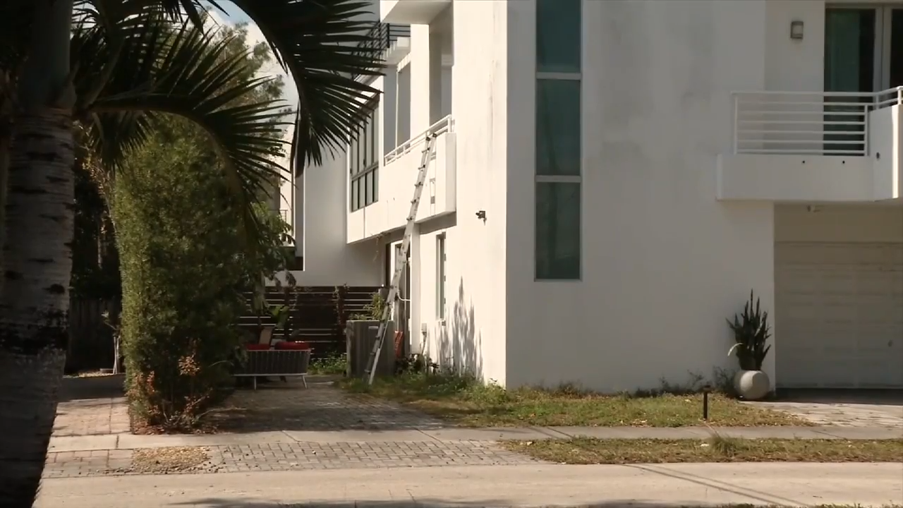 2 found dead inside Fort Lauderdale home after wellness check; investigators say homicide is connected to 4 murders in Sarasota - WSVN 7News | Miami News, Weather, Sports