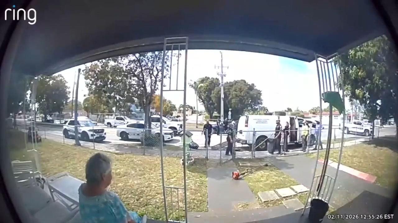 ‘Help me!’ Man arrested after he gets locked inside van during attempted burglary of vehicle in Hialeah - WSVN 7News | Miami News, Weather, Sports