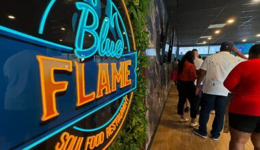 Customers lined up at Blue Flame restaurant in Tampa. (Spectrum News/Saundra Weathers)