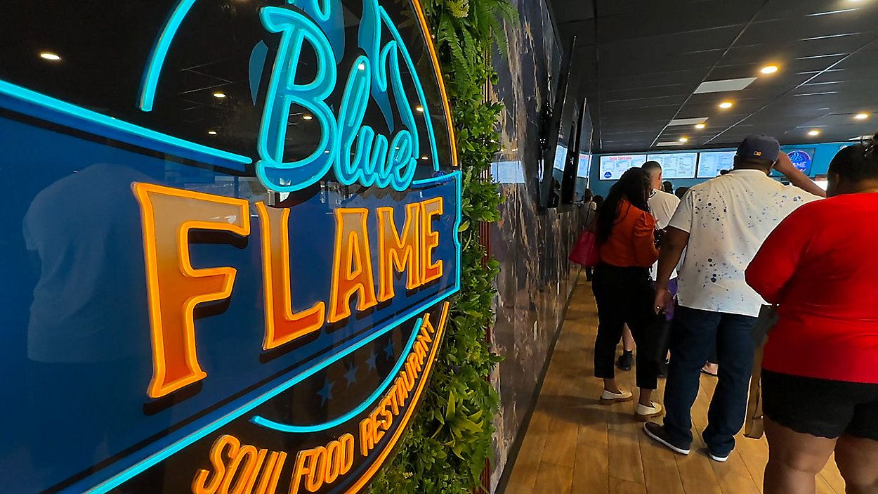 Customers lined up at Blue Flame restaurant in Tampa. (Spectrum News/Saundra Weathers)