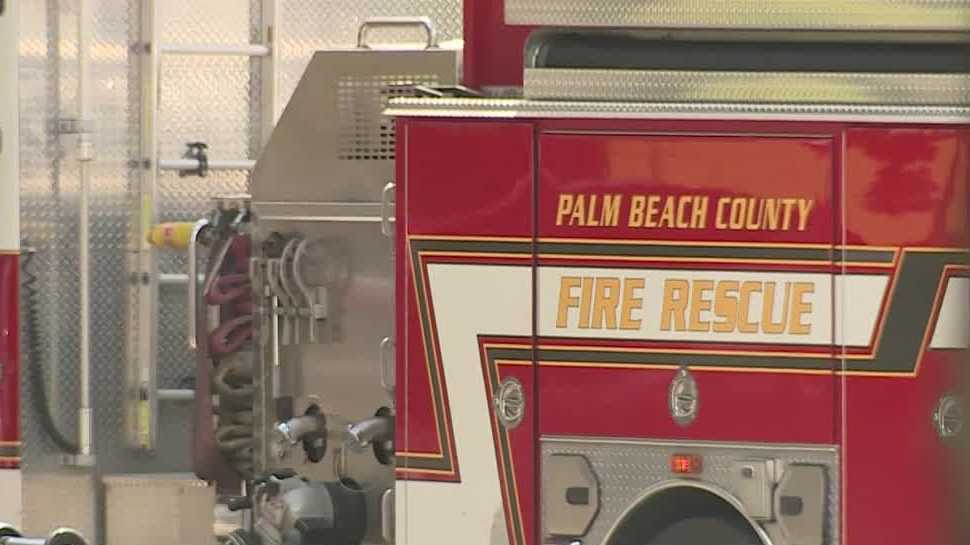 Florida fire rescue teams respond to mobile home fire