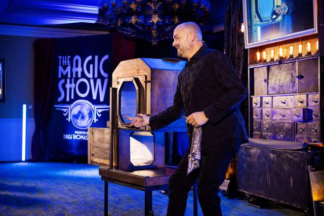 Images from Drew Thomas Magic at The Ritz-Carlton Orlando, Grande Lakes.