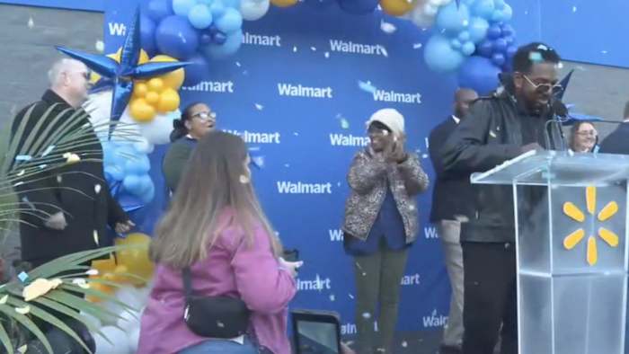 Walmart opens new supercenter in Oakleaf