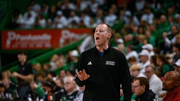 Miami (Ohio) Head Coach Travis Steele calls a play during...
