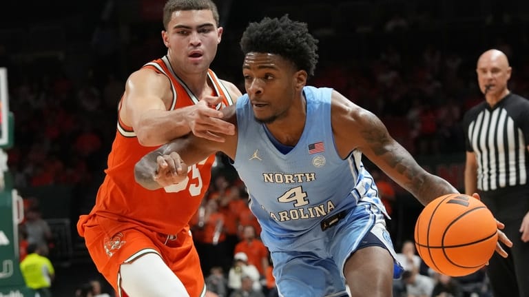 North Carolina guard Jaydon Young (4) dribbles the ball as...