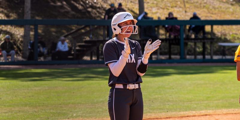 Dolphins Sweep Iona To End Second Tournament