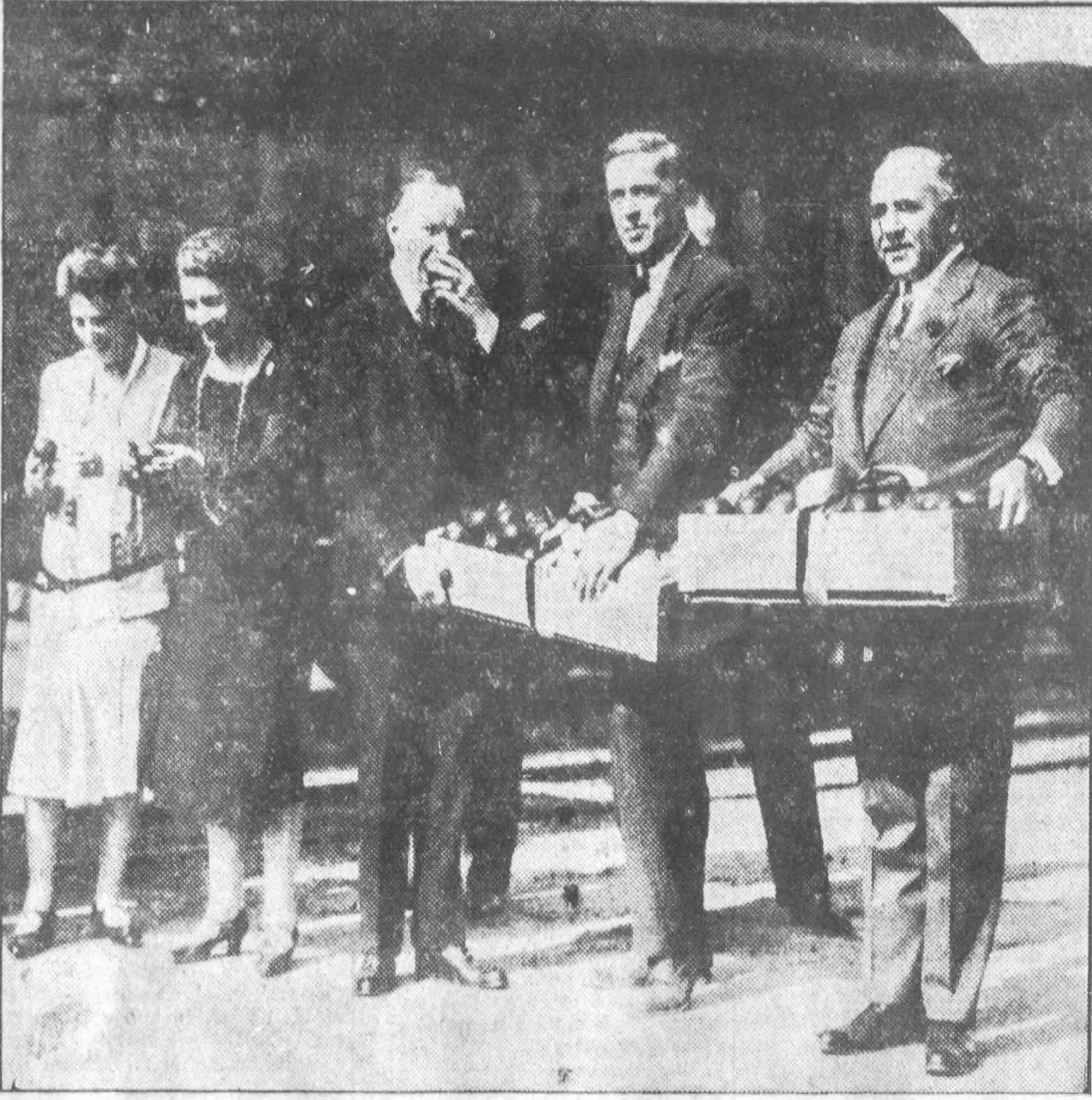 President Calvin Coolidge and his wife sample Central Florida citrus...