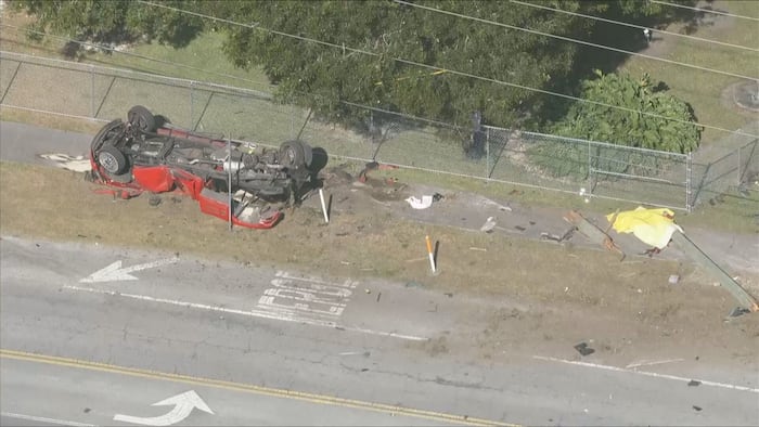 2 injured after crash in southern Miami-Dade