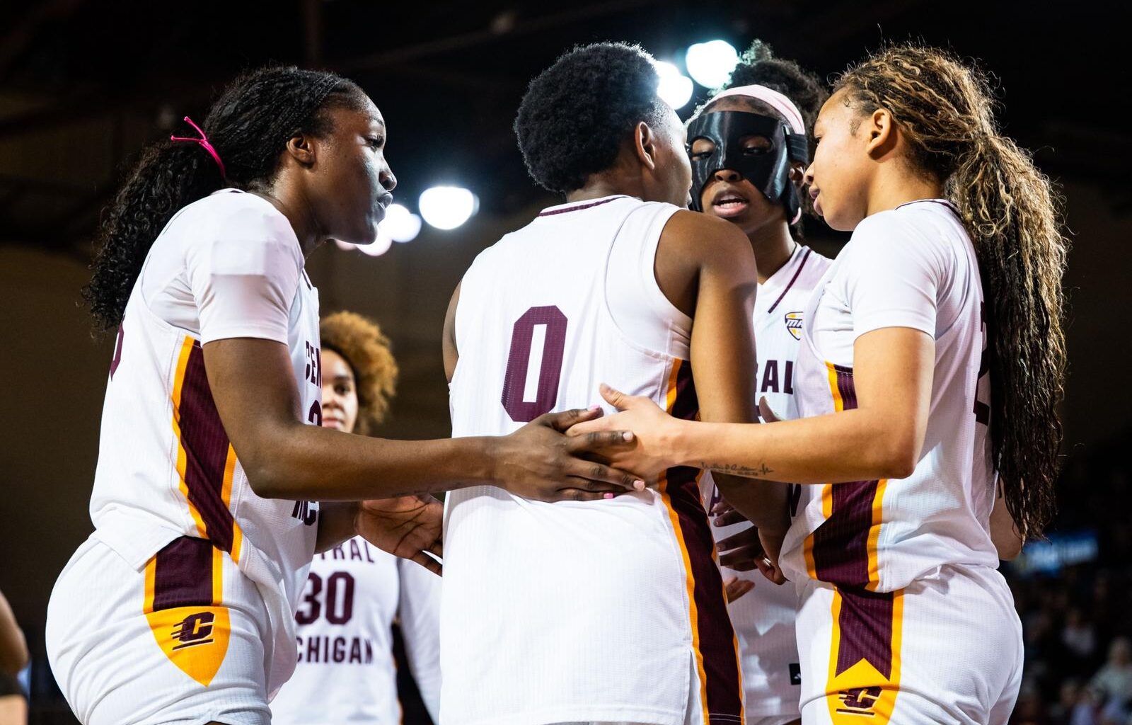 Women’s Hoops Downs Western, Clinches MAC Tournament Spot