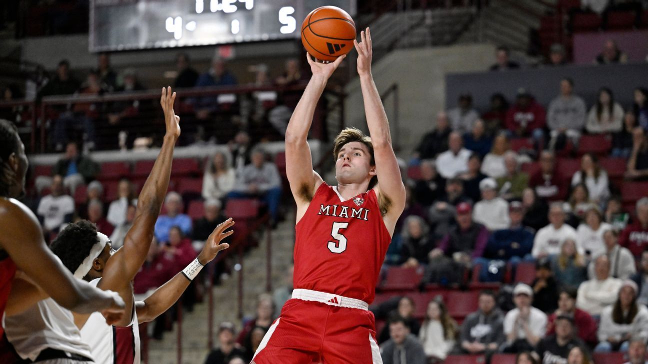 Miami of Ohio holds off UMass, stretches record to 26-0