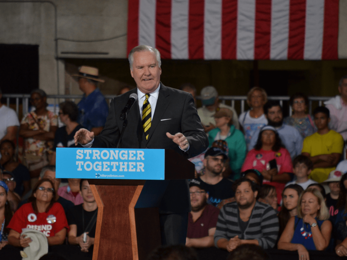 Bob Buckhorn’s mayoral PAC has more than $1.4 million—and most of it comes from development and investment interests