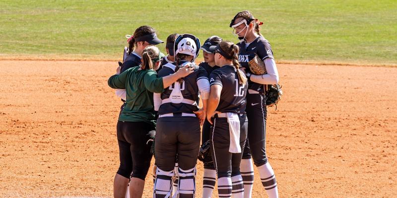 Dolphins Drop Pair To Start UNC Charlotte Invitational