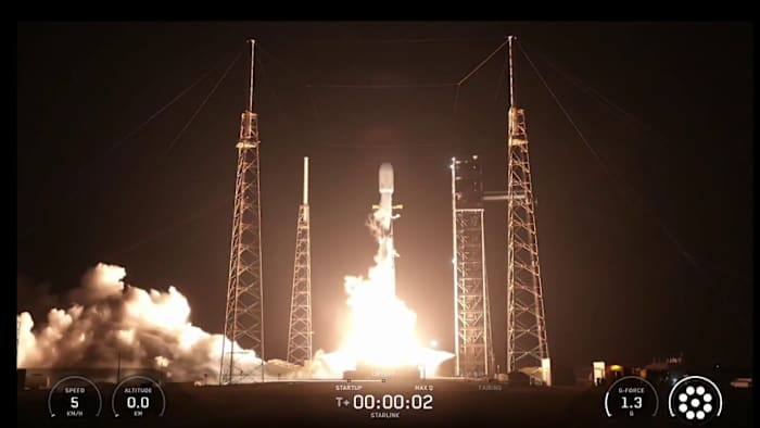 SpaceX launches Falcon 9 from Florida coast