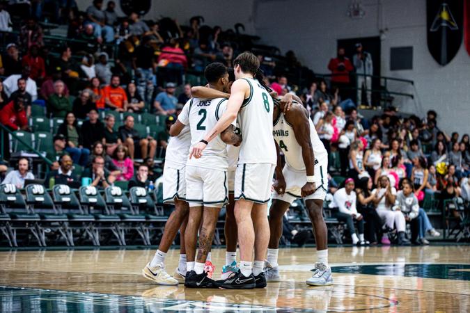 Dolphins Go Toe To Toe With Austin Peay