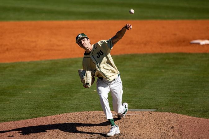 Dolphins Sweep LIU, Off to Best Start Since 2008 at 8-1