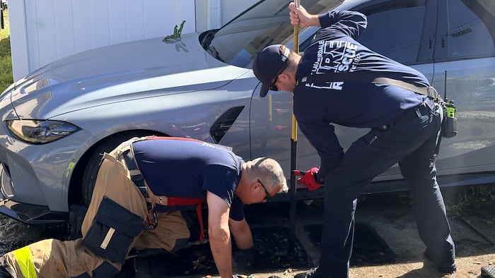 Car crash causes pipe to burst in Fort Lauderdale