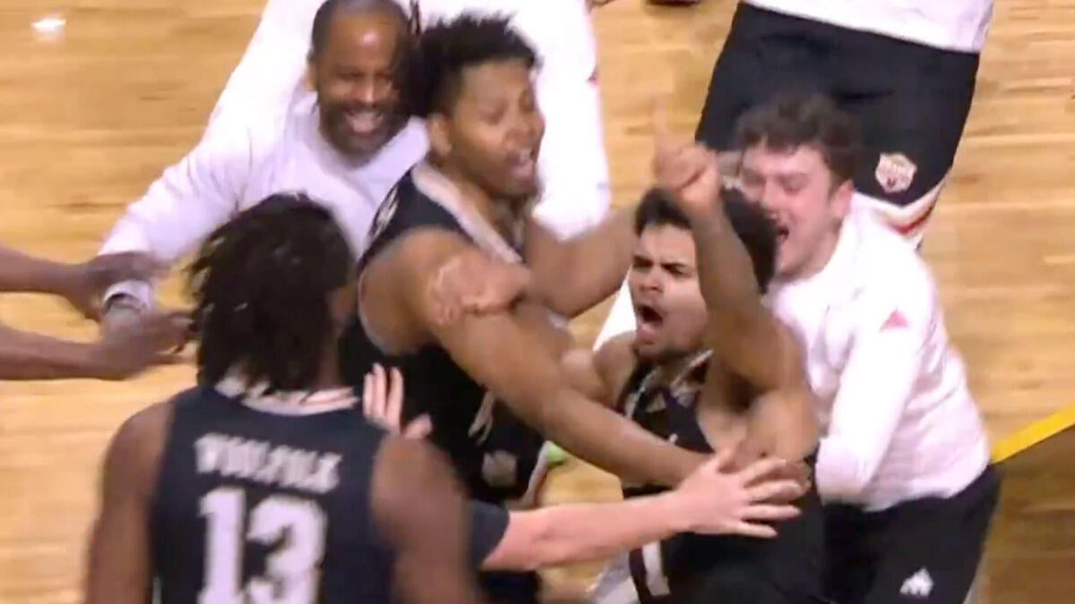 Miami (Ohio) beats Western Michigan on last-second shot to remain undefeated