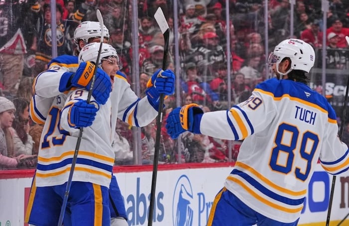 Lyon makes 27 saves against former Florida teammates, Sabres top Panthers 3-2