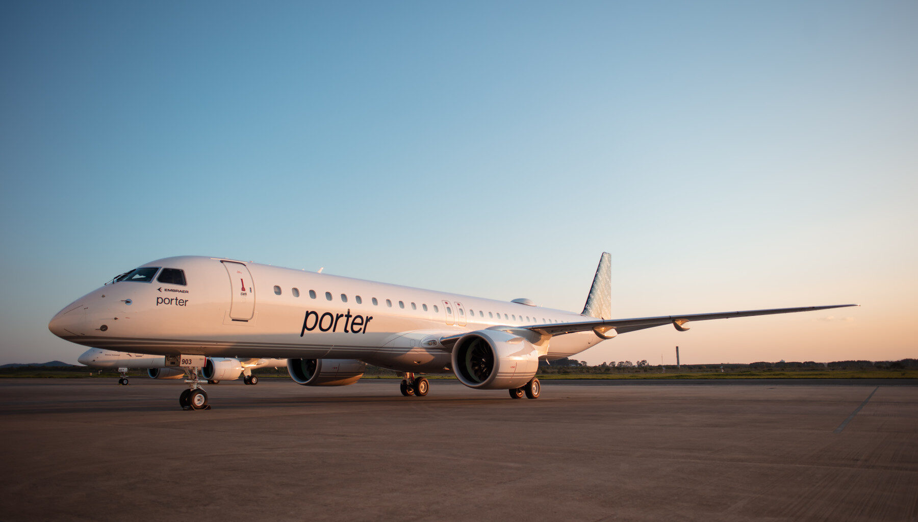 Porter_Airlines_E195-E2_Exterior_2