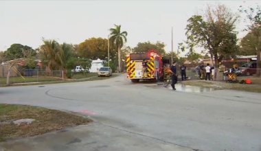 Fire breaks out inside of Fort Lauderdale home, no injuries reported - WSVN 7News | Miami News, Weather, Sports
