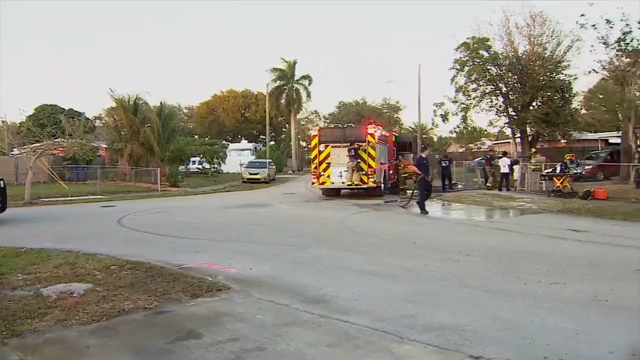 Fire breaks out inside of Fort Lauderdale home, no injuries reported - WSVN 7News | Miami News, Weather, Sports