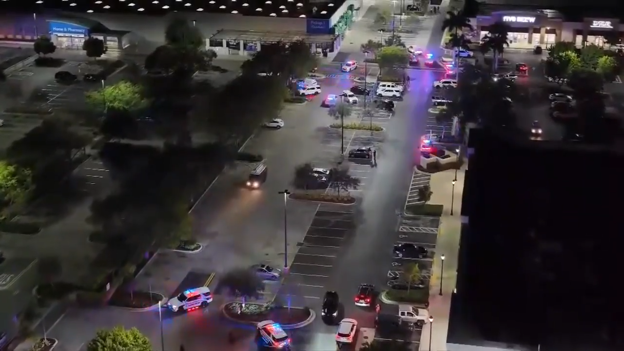 Chaos and confusion after bomb threat prompts evacuation of Fort Lauderdale Walmart; store cleared and reopened - WSVN 7News | Miami News, Weather, Sports