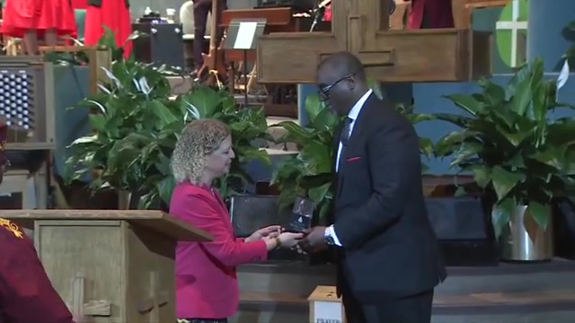 Alcee Hastings Civil Rights award presented to Fort Lauderdale pastor for his commitment to the community - WSVN 7News | Miami News, Weather, Sports