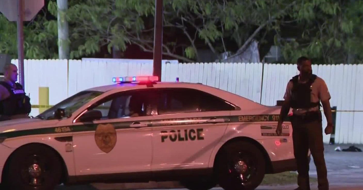 Armed robbery attempt at West Little River apartments ends in shootout, 3 hospitalized