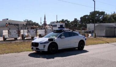 Orlando homeowners frustrated with driverless cars taking neighborhood parking spots