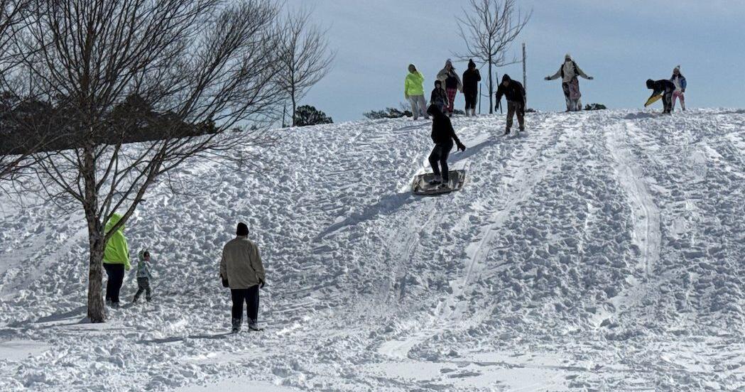'A beautiful sight:' Snow blankets Onslow County | Local News