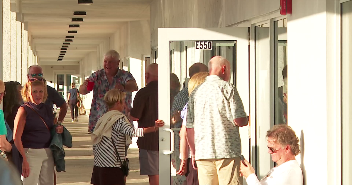 Fort Myers Beach plaza revives post-Ian with new restaurants | Lee County